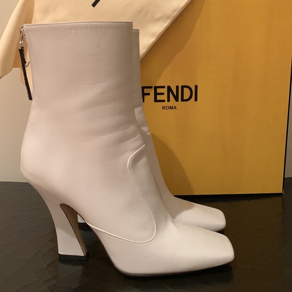 FENDI FFREEDOM CALF LEATHER 105 BOOTIES IN WHITE WITH CONTOURED HEEL SIZE 8 1/2 - Picture 4 of 15